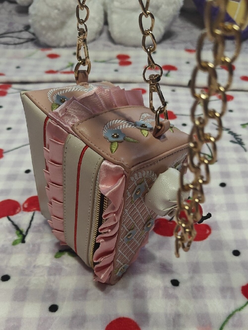 Cake Slice Crossbody Bag with Gold Chain Hot Topic Never Used - Picture 6 of 6